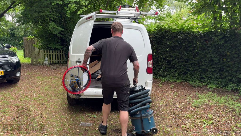 Schoorsteen onderhoud Oosterhout ladder bus Schoorsteen onderhoud Oosterhout ladder bus